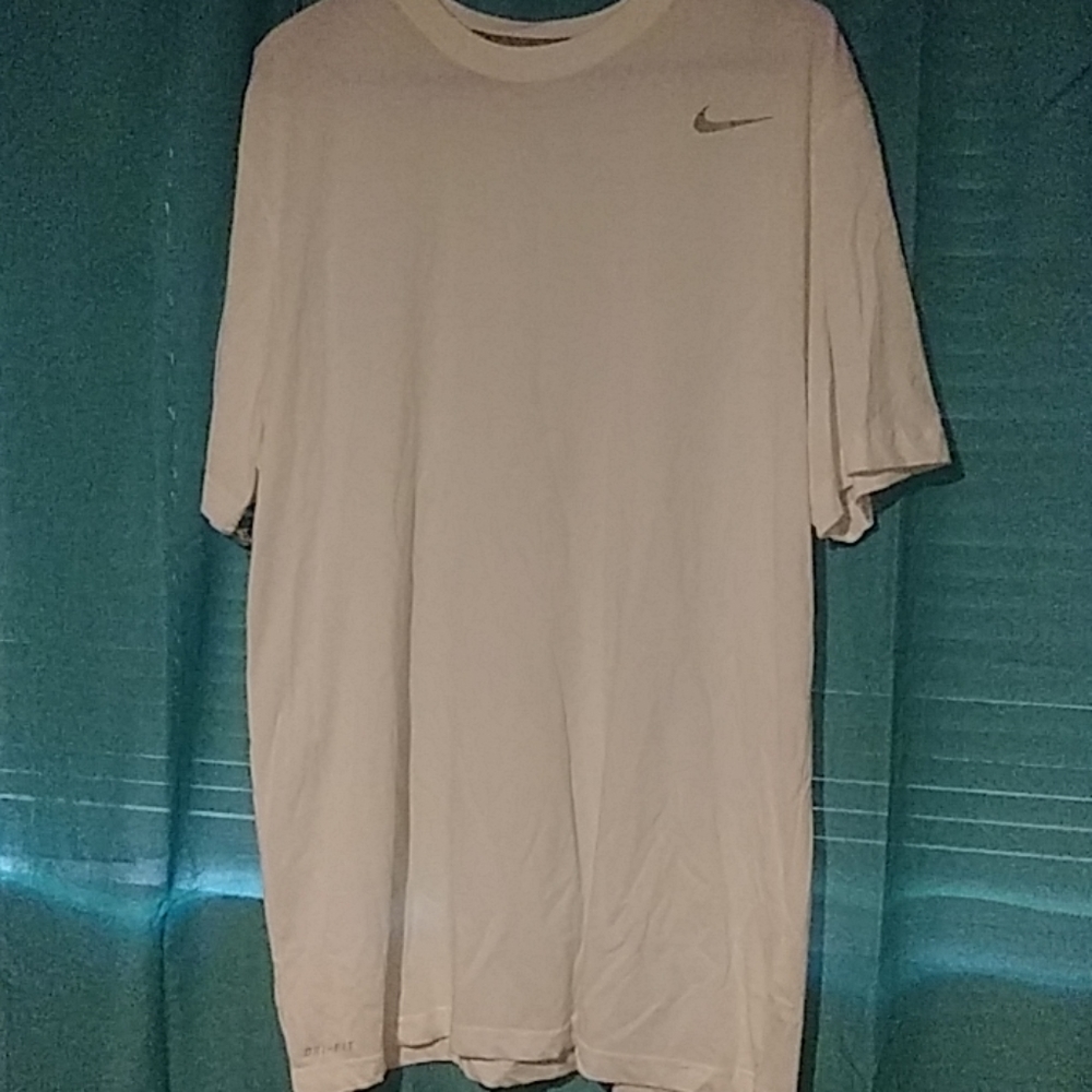Nike Dri-Fit XL t-shirt white